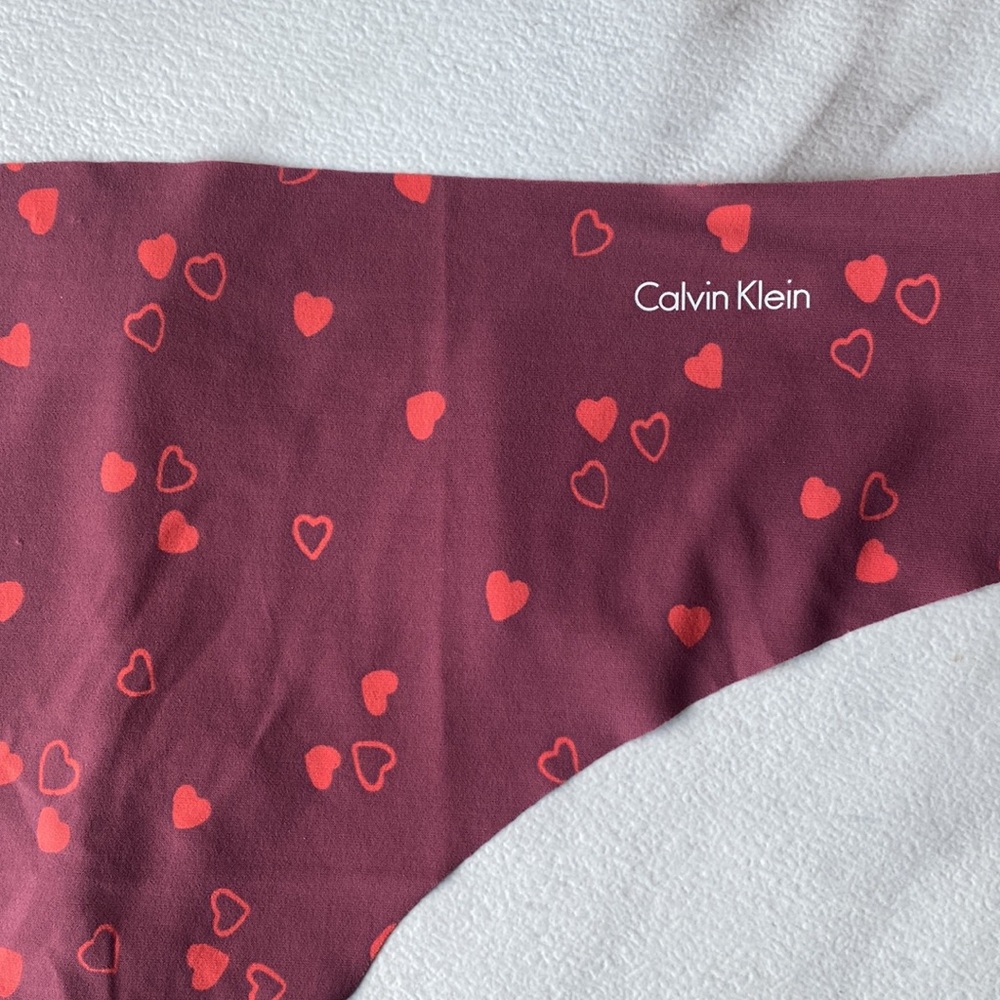 Calvin Klein - Picture 2 of 7